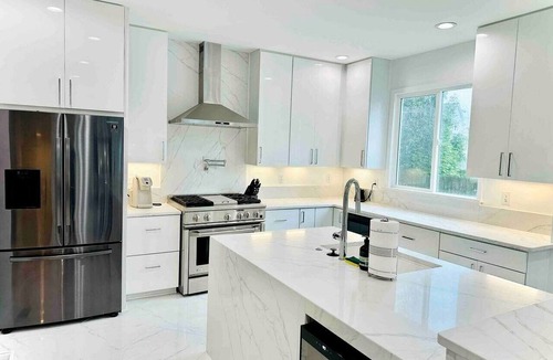Dilworth House | Opulent Modern Vacation Rental Paradise near Catawba River in North Carolina