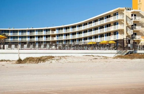 Volusia County Resort | Ormond Beach beachfront studio with view of the Atlantic Ocean.