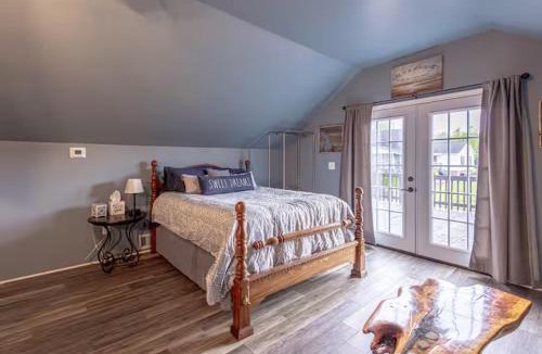 Crouse Apartment | Over Garage Apartment Studio