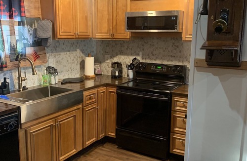 Licking Cabin | Ozark Retreat-a cozy cabin perfect for outdoor enthusiast or a place to relax.