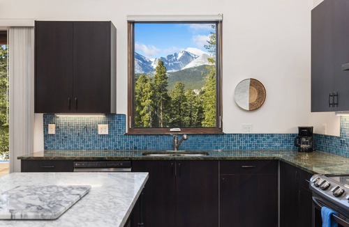 Estes Park House | Panoramic Mountain Views, Hot Tub & Peaceful Retreat near Estes Park