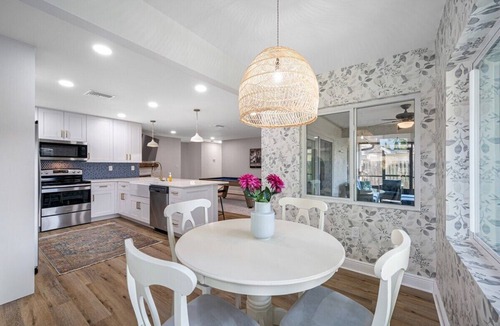 Palm Harbor House | 🌴Paradise Palms: Spacious 3-Bedroom, pet friendly, Game Room and Fenced Yard🌴