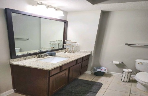 Dunwoody Apartment | Peace and Tranquility within walking distance to everything