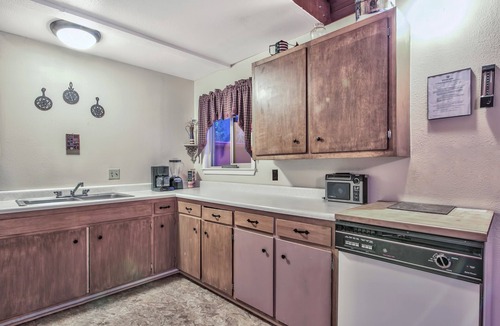 North Upper Truckee House | Peaceful cabin near skiing, Tahoe Paradise Park Play in Tahoe-Dog Friendly