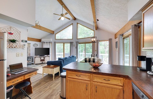 Briar Crest Woods Ski Chalet | Peaceful Pocono Retreat-Hot Tub, Star Gazing Deck, Lake Vibes