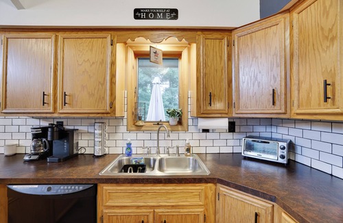Briar Crest Woods Ski Chalet | Peaceful Pocono Retreat-Hot Tub, Star Gazing Deck, Lake Vibes