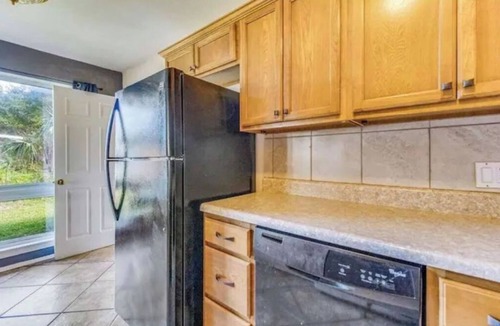 West Pensacola House | Pensacola House 3br/2ba Eaton Place. Ping Pong Table. Pet-Friendly fenced yard