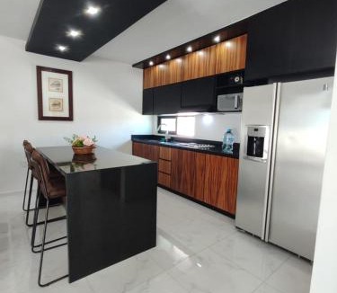12 de Octubre Apartment | Pent-house a media cuadra del malecón, Hookipa Tower!