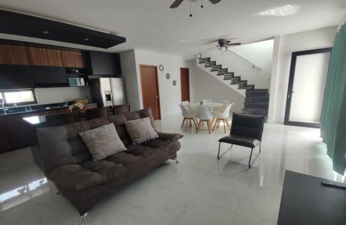 12 de Octubre Apartment | Pent-house a media cuadra del malecón, Hookipa Tower!