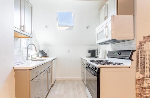 Constable Hook Apartment | Penthouse 4BR — 4BR/2BA/9 Beds
