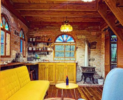 Arteaga Other | Pequeña cabaña mágica con chimenea interior
