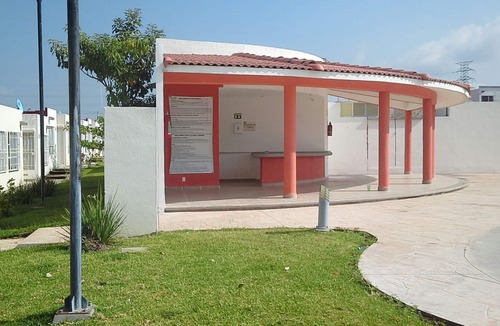 Xalostoc House | Pequeña casa en condominio con alberca compartida en las afueras de Cuautla