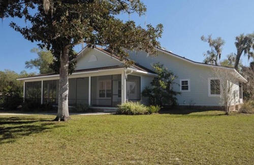 Melrose House | Perfect Lakefront Getaway on clear deep private lake 20 min from Gainesville