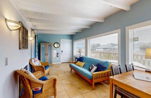 Pacific Beach House | Periwinkle