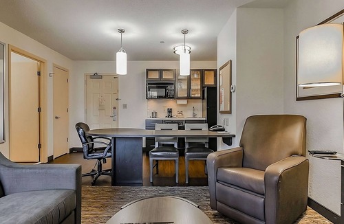 Mount Laurel Hotel | Pet-friendly Lodging Near South Jersey Regional Airport! FREE Parking, Kitchen!