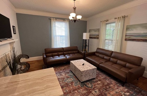 Biddleville Apartment | Pet friendly 1 bedroom unit walkable to Uptown!