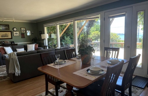 Bellingham Cabin | Pet-Friendly Cabin with Elegant Interior and Spacious Deck in Washington