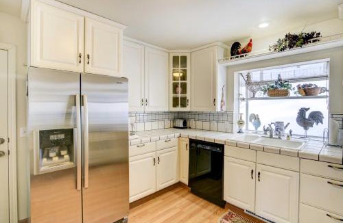 Lake Almanor West House | Pet-Friendly California Cabin w/Beach Access