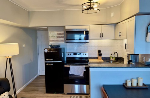 Cape May Condo | Pet-friendly Cape May Beachfront · King Bed