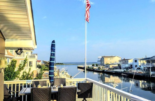 Ship Bottom House | Pet Friendly. Lagoon front. Bay views. Docks. Kayaks. Private yard. Beach.