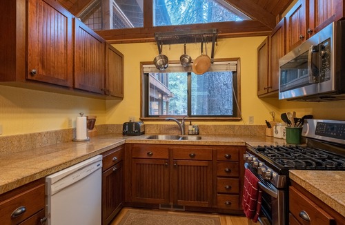 Truckee House | Pet-Friendly Mountain Lodge w/AC, Guest Passes, King Suite, Bunks & Card Games
