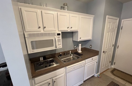 Huddleston Resort | Pet friendly studio Resort w/ Amenities Mariners Landing