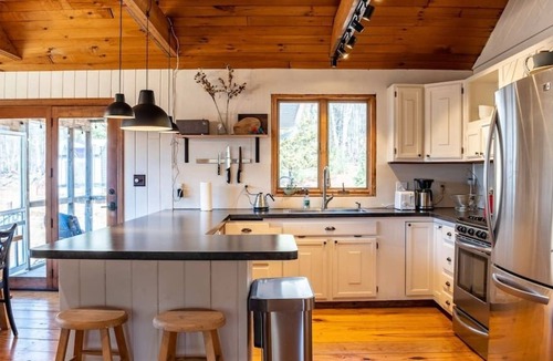 Kerhonkson Cabin | Pine Place - Sunny Escape by Minnewaska w. Hot Tub