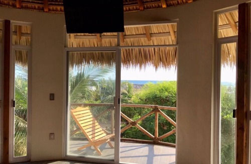 Los Tamarindos Apartment | Playa Bruja Zicatela Apt. 1, Beach Front, Kitchen, Starlink, Pool & More