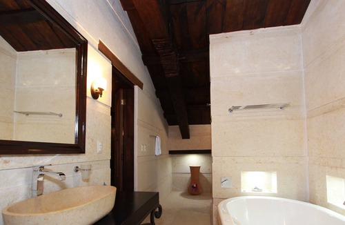 De La Merced Hotel | Plaza San Cristóbal Inn
