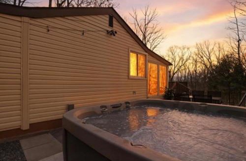 East Stroudsburg House | Pocono cabin with hot tub and private pool at Shawnee Mtn