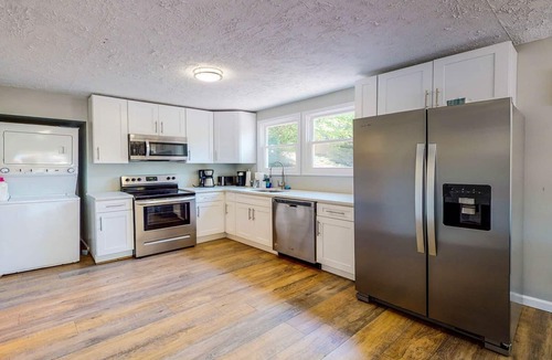 Lake Harmony Cottage | Poconos Waterfront Haven