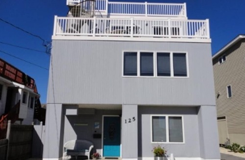 Ship Bottom House | Pool. Ocean Block. WiFi. Private Yard. O/S. Beach Badges. Beach Chairs. Decks. Rooftop deck. Pool Table