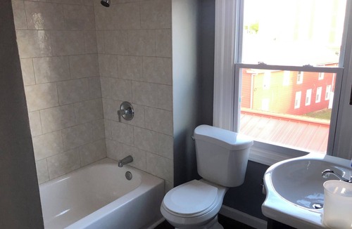 Roselle Park Apartment | Potential 3-bedrooms apartment! Near Schools & 2 Mins Away from NY Bus Station