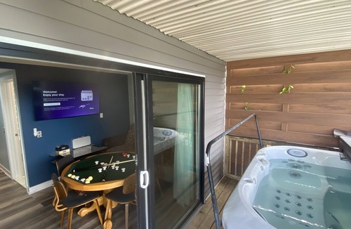 Keansburg House | Pristine 3bed , 3bath 1 min walkto the beach water amusement park. Hot Tub 5 TVs