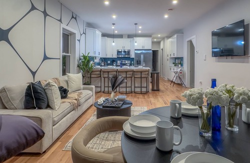 Harrison Apartment | Pristine Pad, Sleep 9, Free driveway park, 20%OFF