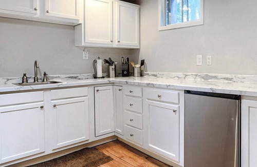 Devil's Thumb - Rolling Hill House | Private 2-Bedroom Garden Level Suite in Boulder Home, Great Views & Trail Access