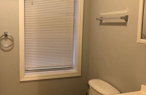 Linden Apartment | Private 2-bedroom, parking, bus to NYC nearby, MetLife Stadium 30 mins