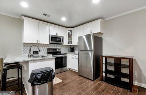 Buford Apartment | Private and Relaxing Getaway with Gym, Pool & Hot Tub