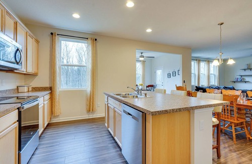 Johnstown Cottage | Private Backyard! Spacious Home 25 Mi to Columbus
