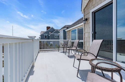 Mantoloking House | Private Beachfront Home in Mantoloking NJ w/Lifeguard- 5 bedroom