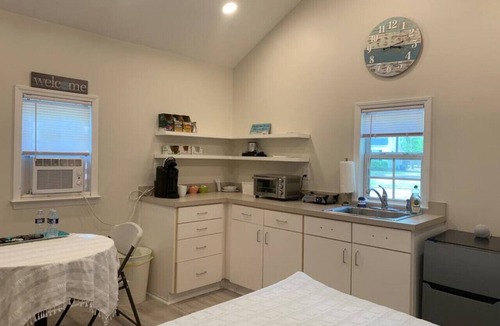 Winterville Cottage | Private Beachy Tiny Home