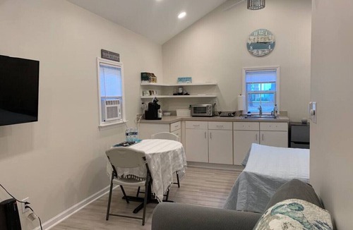 Winterville Cottage | Private Beachy Tiny Home