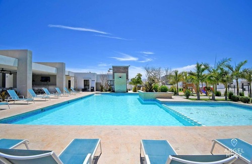 La Paz House | Private Gated Retreat: Pool, BBQ, Near Shops