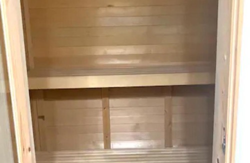 Fair Oaks House | Private Master suite with Sauna and Bathtub
