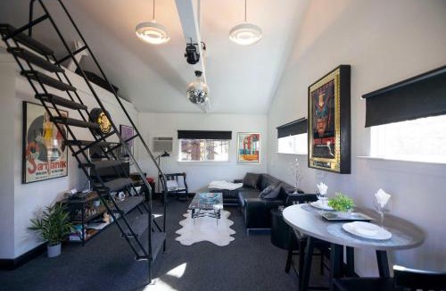 Cascade House | Private Modern Entertainment Getaway