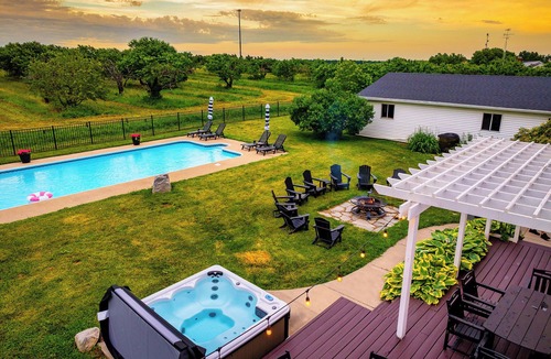 Coloma House | Private Pool | Dining space for 12 | Hot Tub