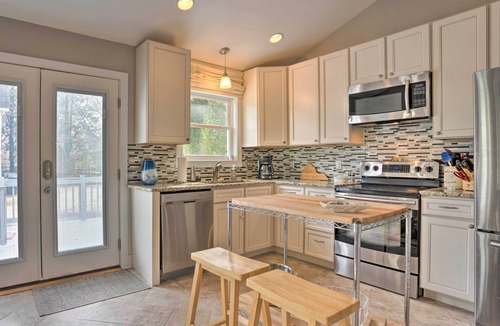 Urbanna Cottage | Private Yard & Water Views: Cozy Urbanna Cottage