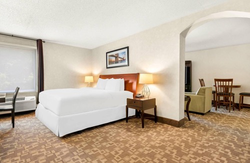 Edison Hotel | Quality Inn Edison-New Brunswick