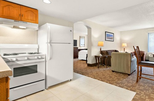 Edison Hotel | Quality Inn Edison-New Brunswick
