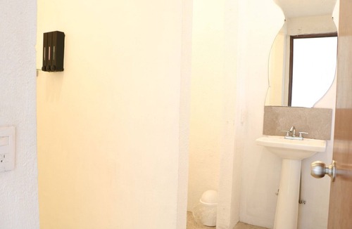 Ixtapa - Zihuatanejo House | Queen Double Bed Room